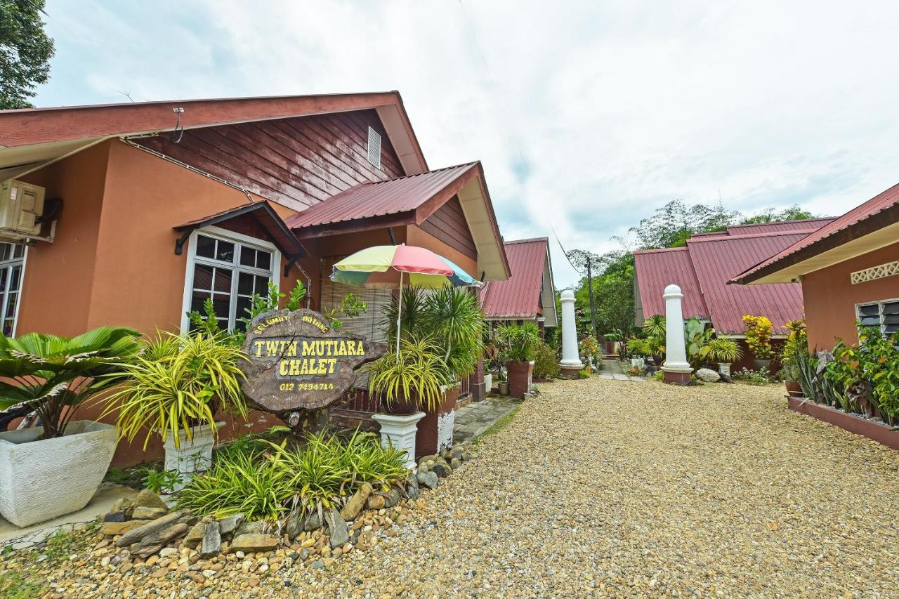 Oyo 90642 Twin Mutiara Chalet & Homestay Jeli Esterno foto