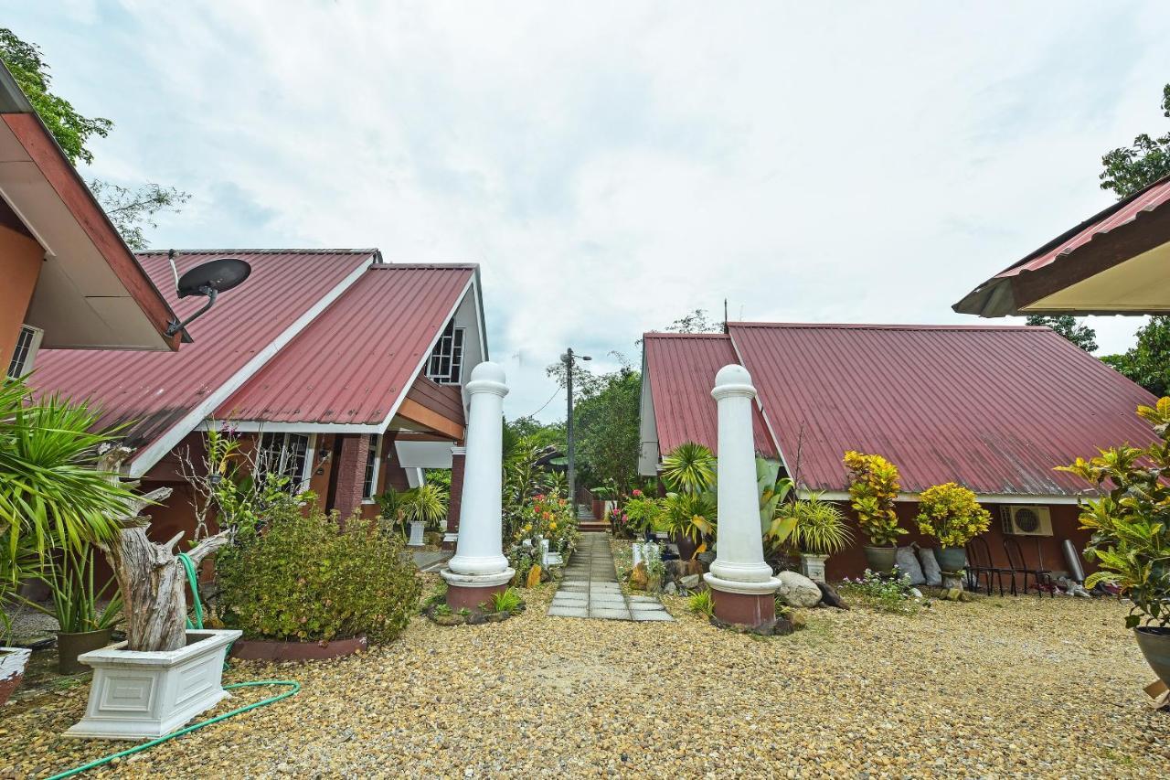 Oyo 90642 Twin Mutiara Chalet & Homestay Jeli Esterno foto