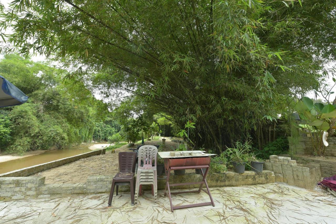 Oyo 90642 Twin Mutiara Chalet & Homestay Jeli Esterno foto