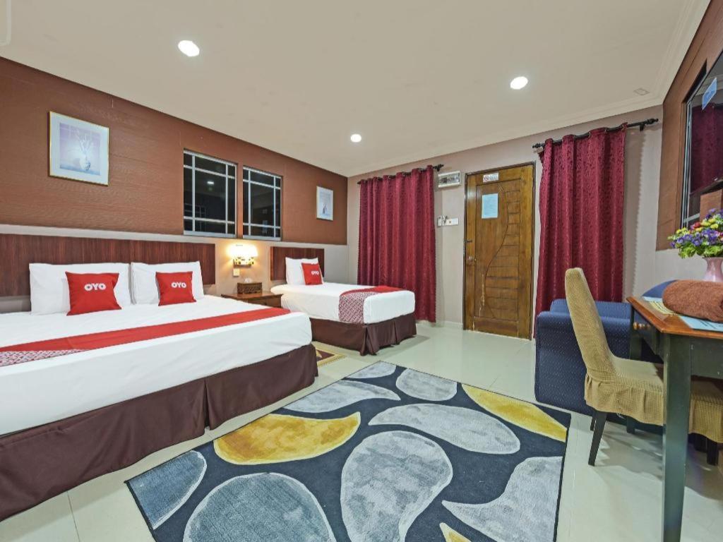 Oyo 90642 Twin Mutiara Chalet & Homestay Jeli Esterno foto