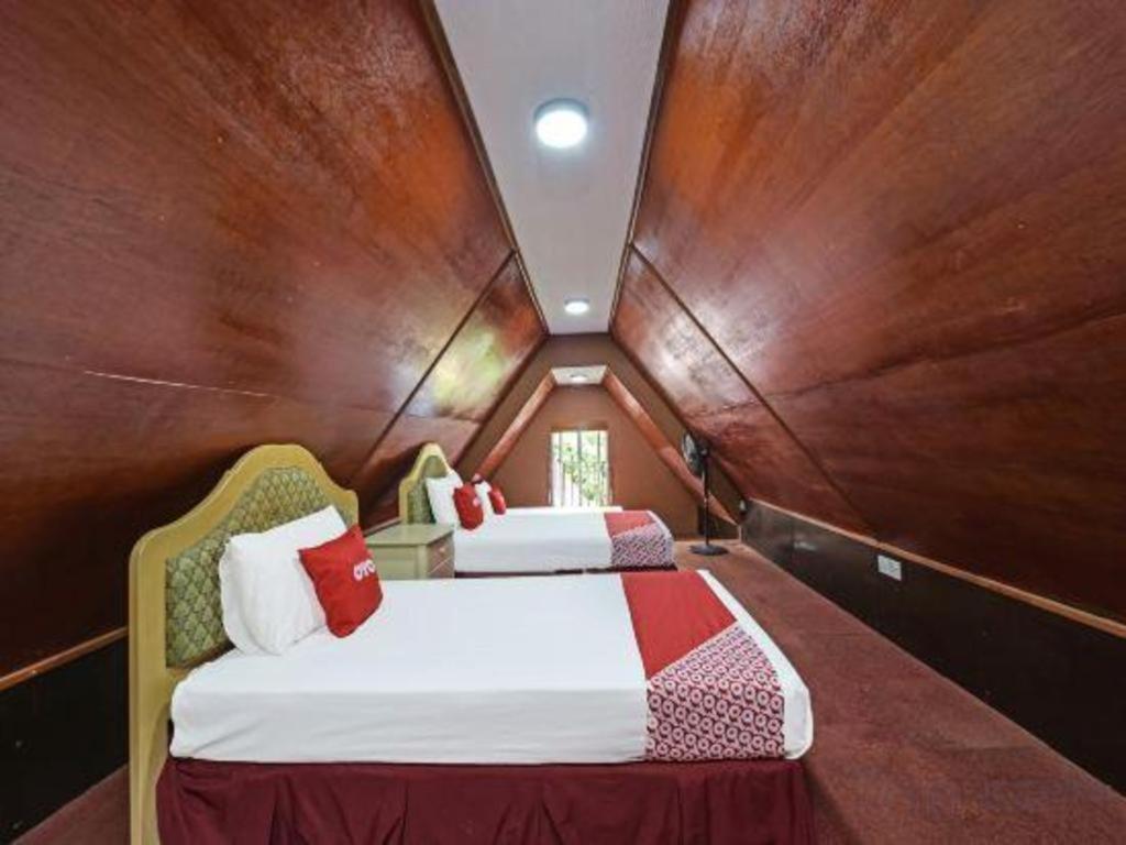 Oyo 90642 Twin Mutiara Chalet & Homestay Jeli Esterno foto