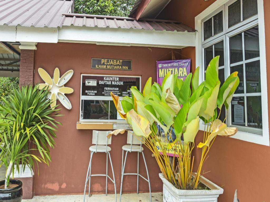 Oyo 90642 Twin Mutiara Chalet & Homestay Jeli Esterno foto